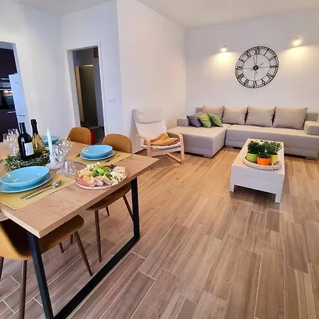 Chi Chi Apartment Pula Exterior photo